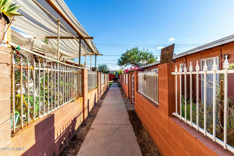 321 E Carol Avenue Phoenix, AZ 85020