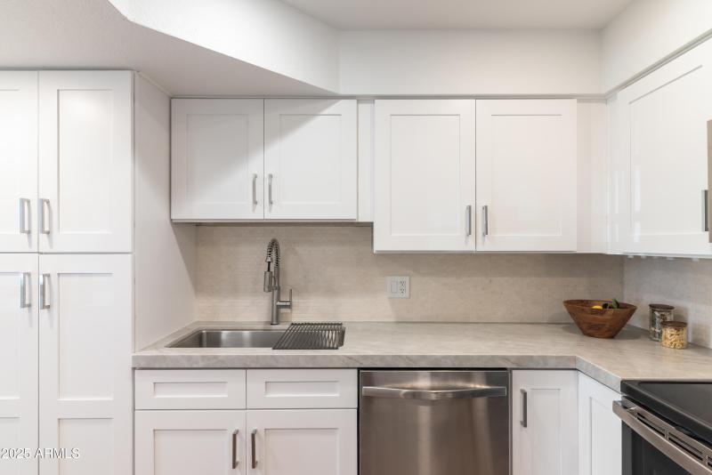 13_8787 e mountain view rd 2101-13