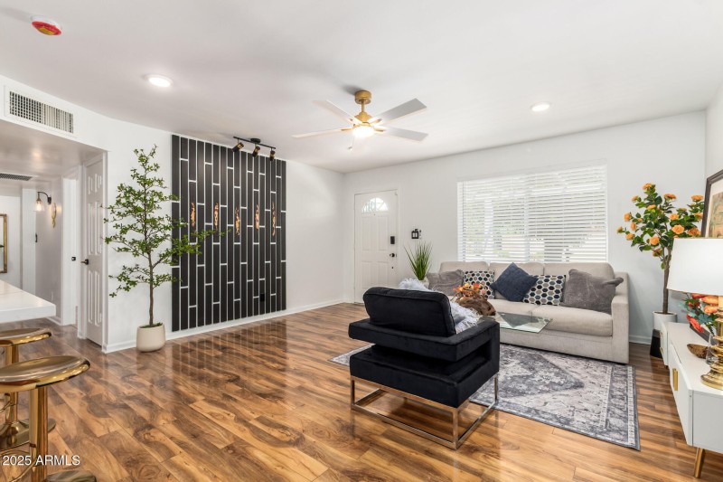 2201 E KINGS Avenue - Living Room