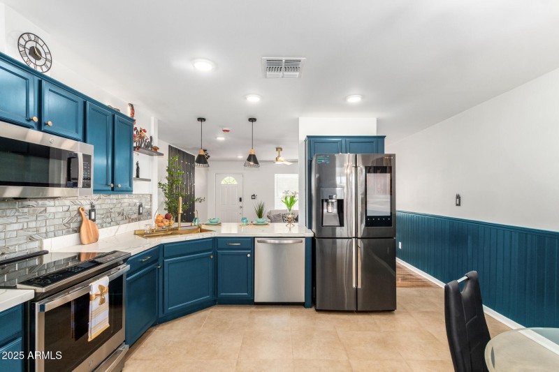 2201 E KINGS Avenue - Kitchen