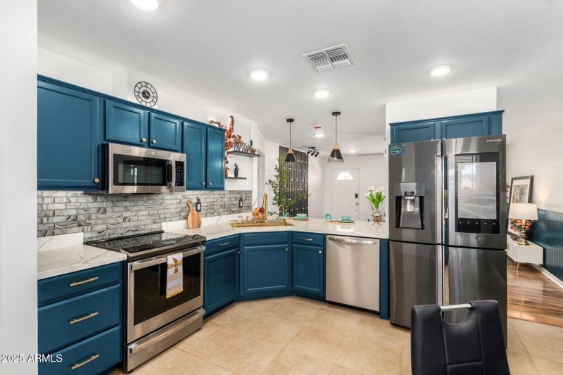 2201 E KINGS Avenue - Kitchen