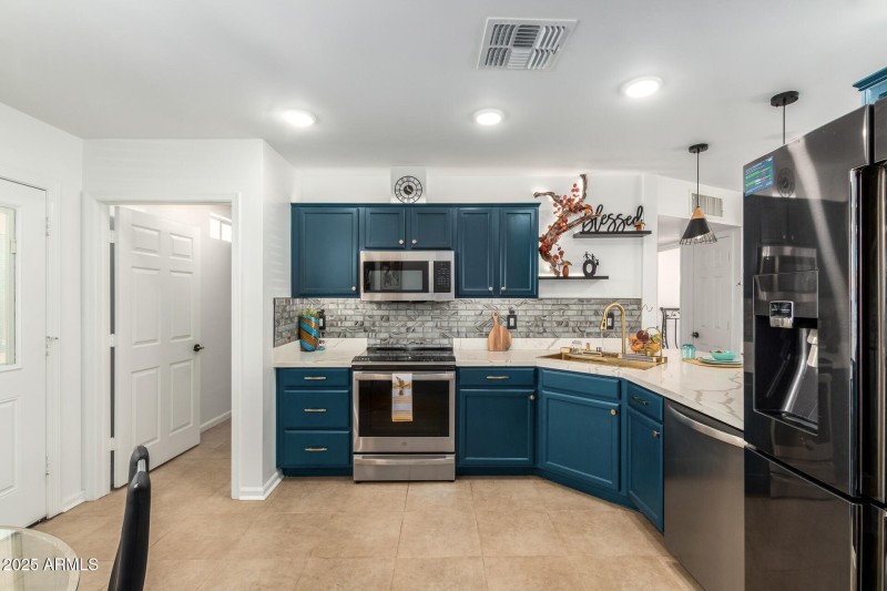 2201 E KINGS Avenue - Kitchen