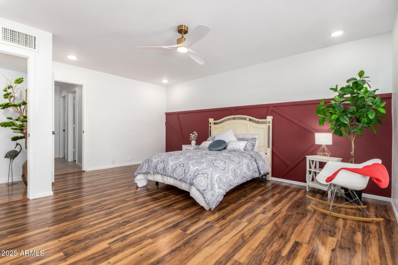 2201 E KINGS Avenue - Master Bedroom