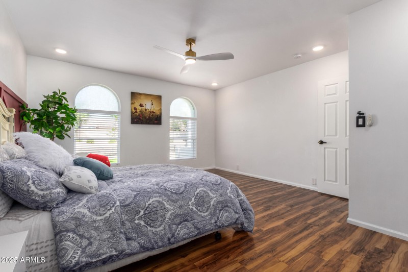 2201 E KINGS Avenue - Master Bedroom