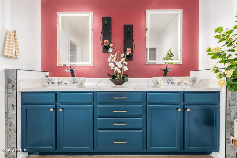 2201 E KINGS Avenue - Bathroom