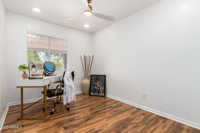 2201 E KINGS Avenue - Walk-in Closet