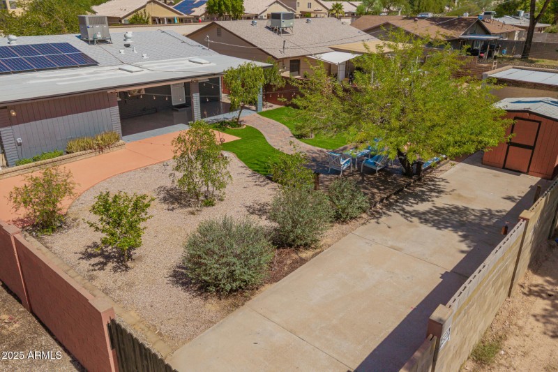 2201 E KINGS Avenue - Backyard