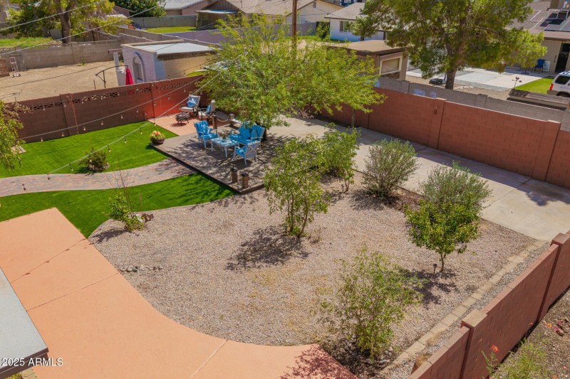 2201 E KINGS Avenue - Backyard