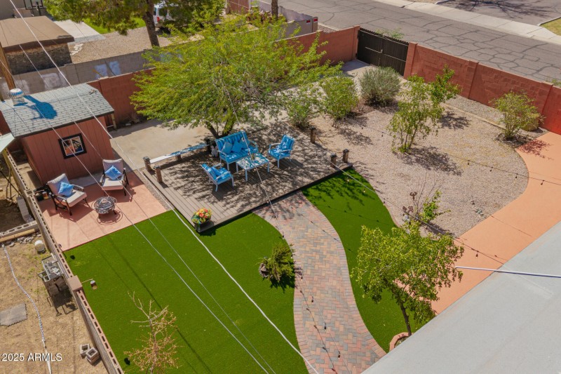 2201 E KINGS Avenue - Backyard