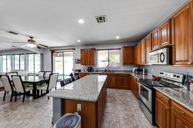 22-13616 W San Miguel Avenue-22