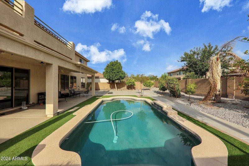08-13616 W San Miguel Avenue-8