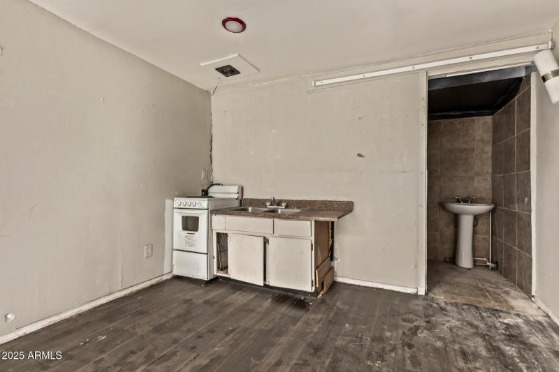 14 Sunland
