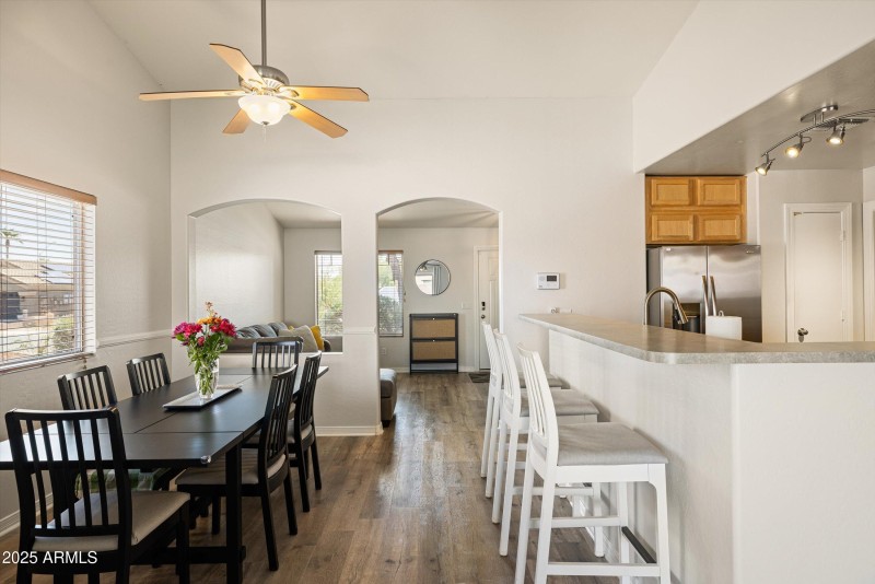 Kitchen & Dining