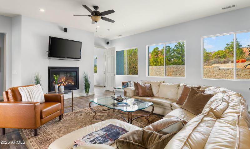 with Peek a boo red rock views!