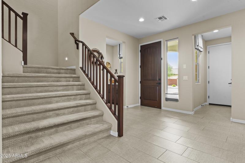 Wide staircase!
