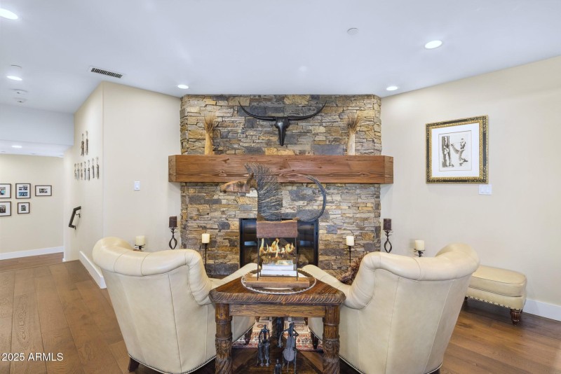 22-web-or-mls-Fireplace Details