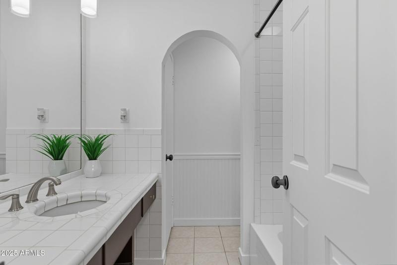 32-web-or-mls-3012-n-32nd-st-unit-36