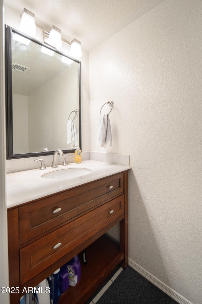 20250919_7977-W-Wacker-Rd_Unit-253_16