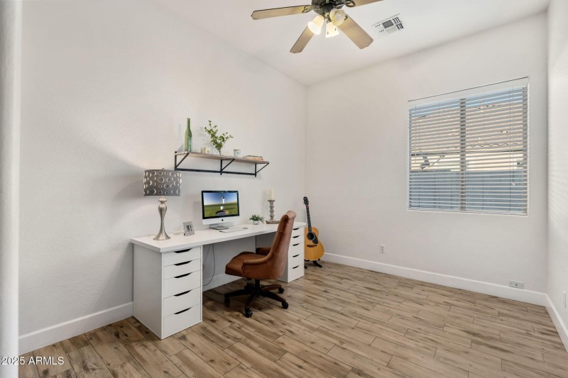 8809 W Hayward Ave - 25