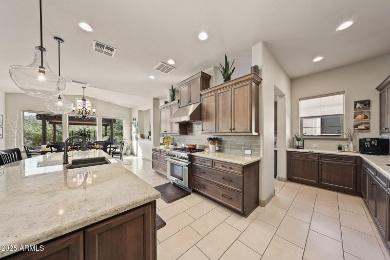 One last view to the kitchen...