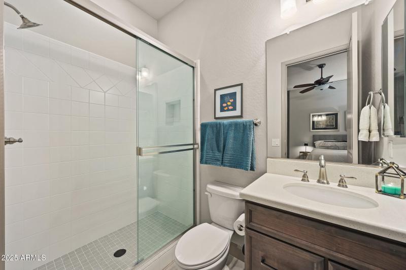 Guest En Suite Bath 2
