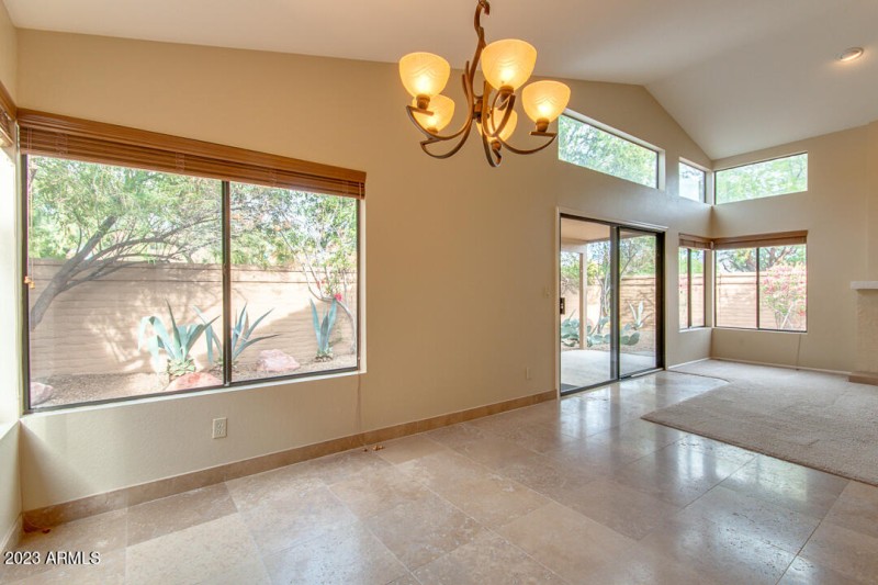 10. SECONDARY DINNING AREA