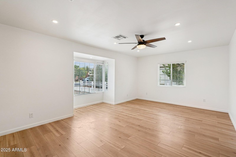 12-web-or-mls-E Cheery Lynn Rd-S2009-012