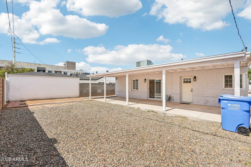 34-web-or-mls-E Cheery Lynn Rd-S2009-034