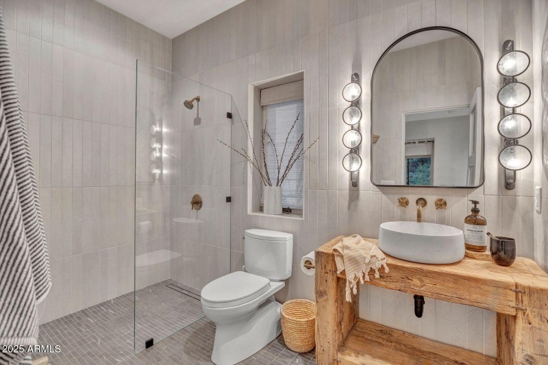 1st floor bath