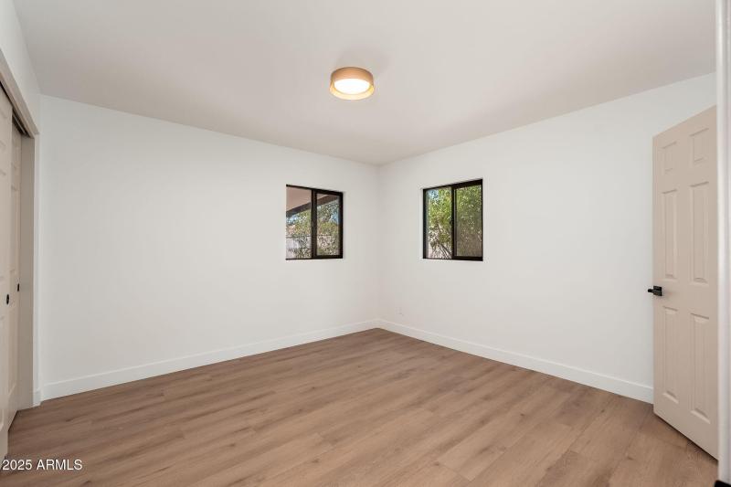 3417 E Montecito Ave - 25