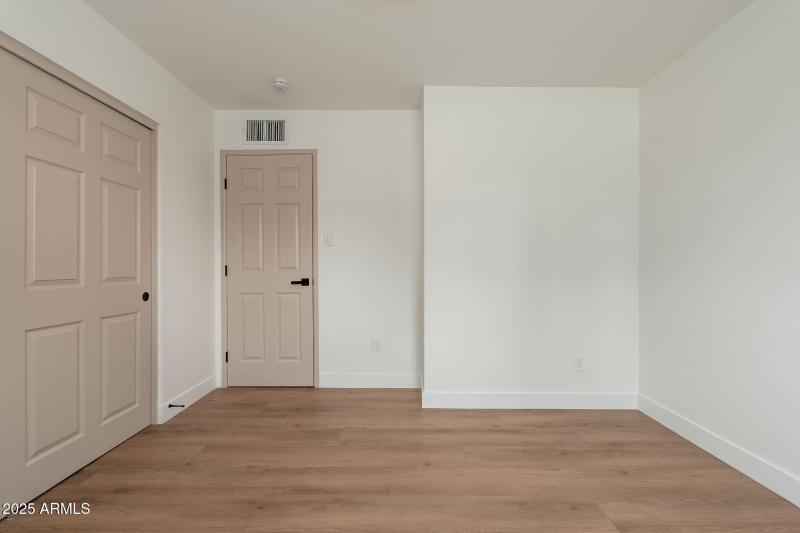 3417 E Montecito Ave - 29