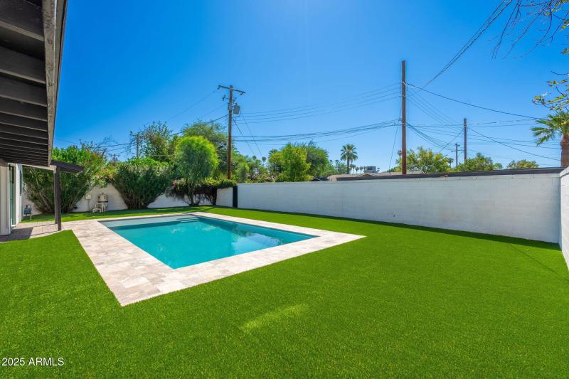 3417 E Montecito Ave, 09-20 - 17
