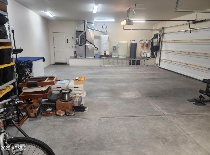 24-Garage Interior_2