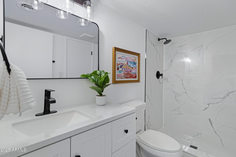 1101 E Bethany Home Rd #15-16