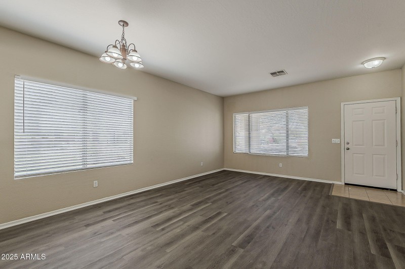 10-web-or-mls-Paseo Way-10