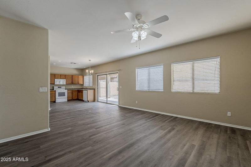 11-web-or-mls-Paseo Way-11