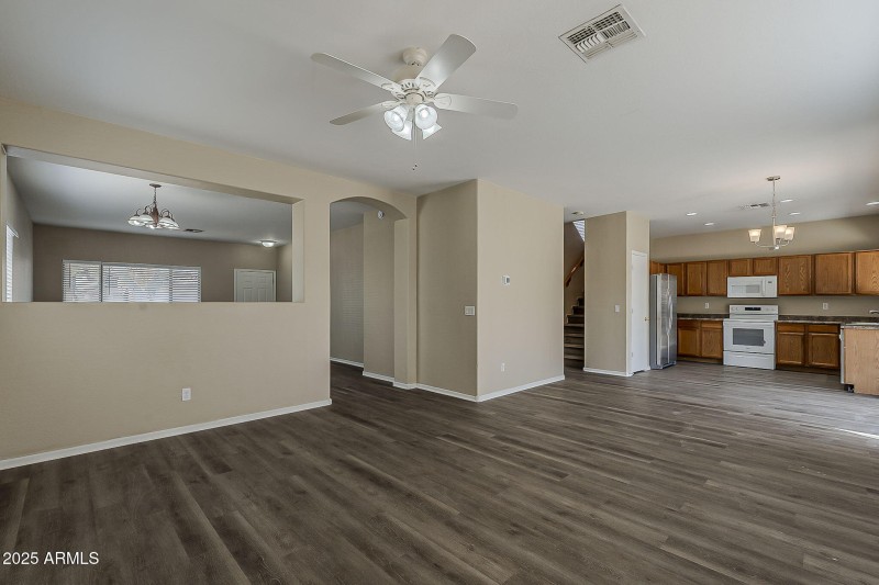 12-web-or-mls-Paseo Way-12