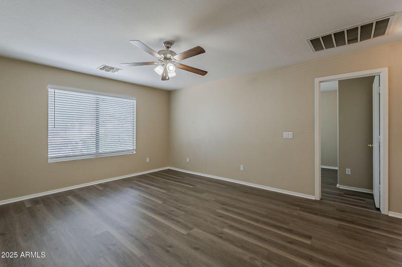 23-web-or-mls-Paseo Way-23