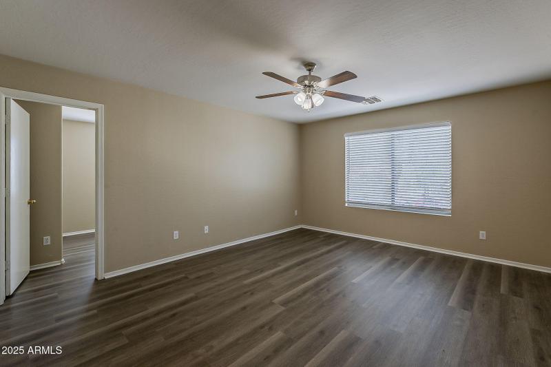 24-web-or-mls-Paseo Way-24