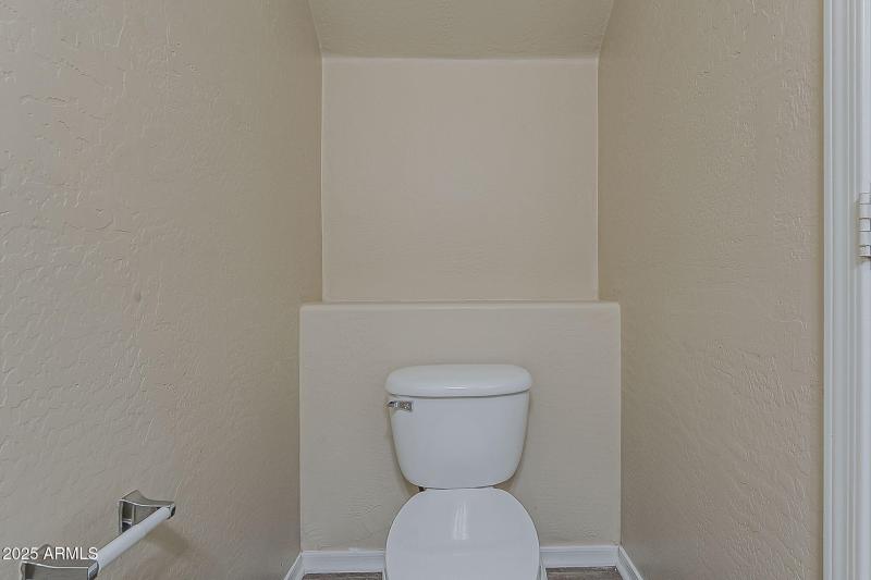 42-web-or-mls-Paseo Way-42