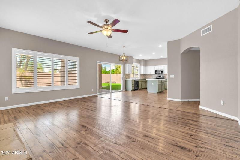 634 W Juanita Ave-9