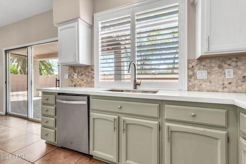634 W Juanita Ave-16