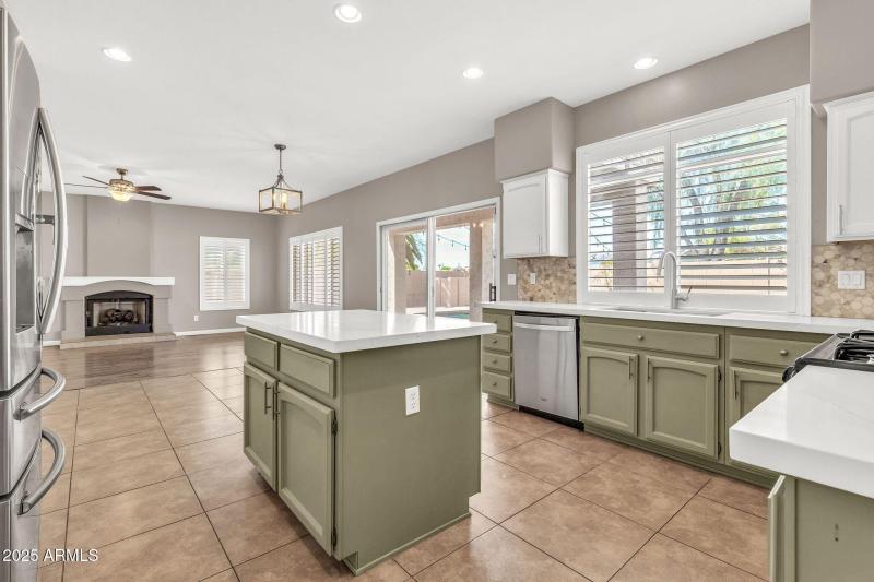 634 W Juanita Ave-19