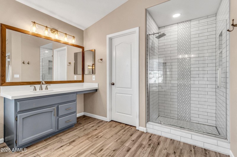 634 W Juanita Ave-24