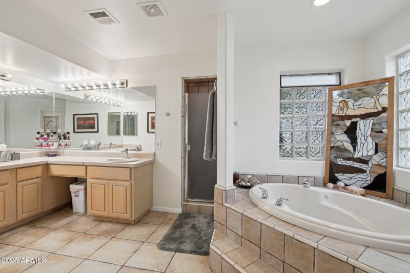 Tub & shower dual sink/closet