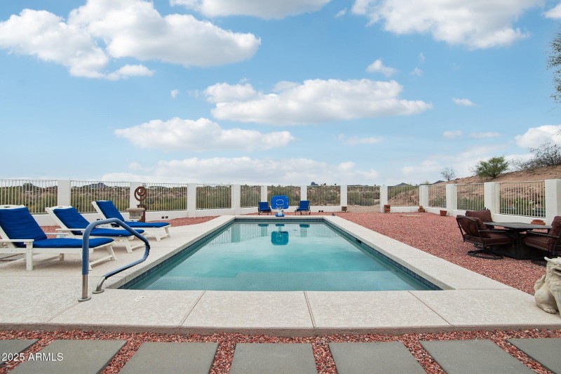 Pool with an endless view