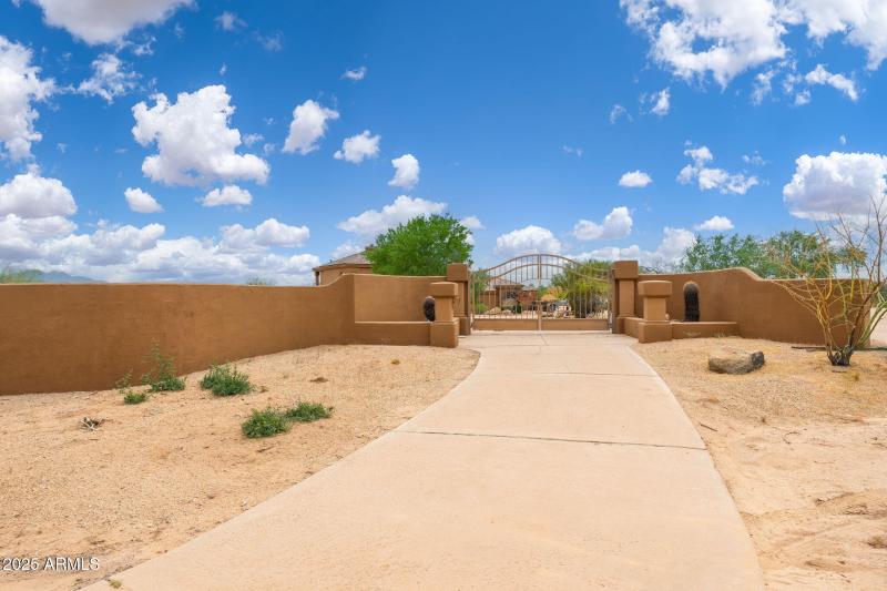 17047 E Dixileta Dr - 01