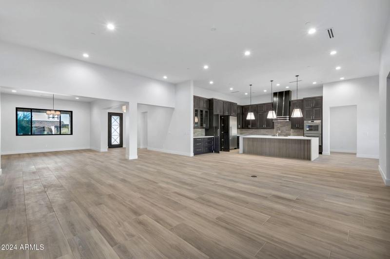 6107 E Lone Mountain