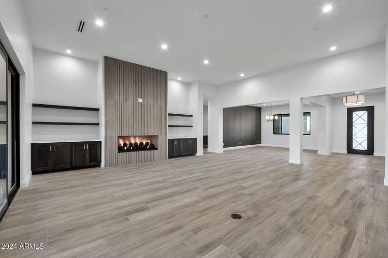 6107 E Lone Mountain