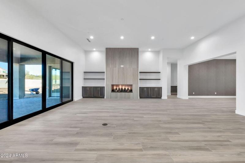 6107 E Lone Mountain